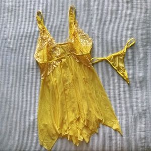 Never Worn lingerie set, open front w/ cla…